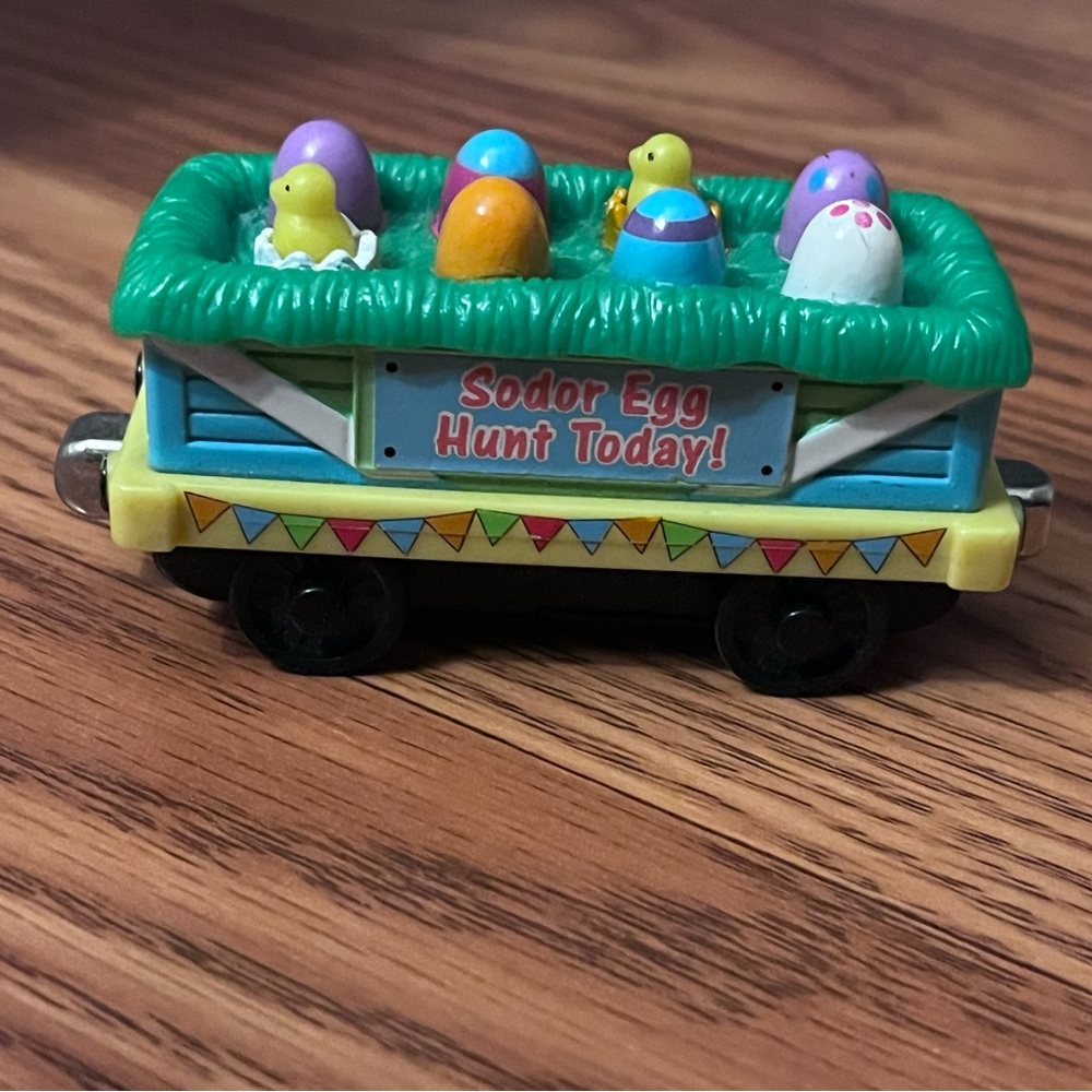 Thomas and Friends Sodor Egg Hunt Easter Train Chick Car
